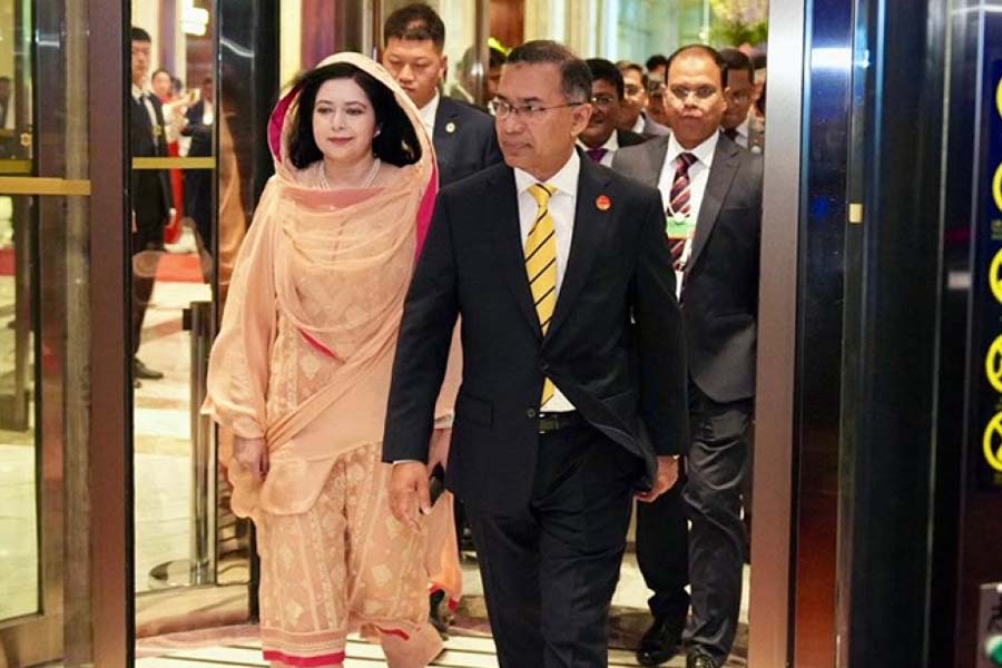 দালিয়ান থেকে বেইজিংয়ের পথে প্রধানমন্ত্রী