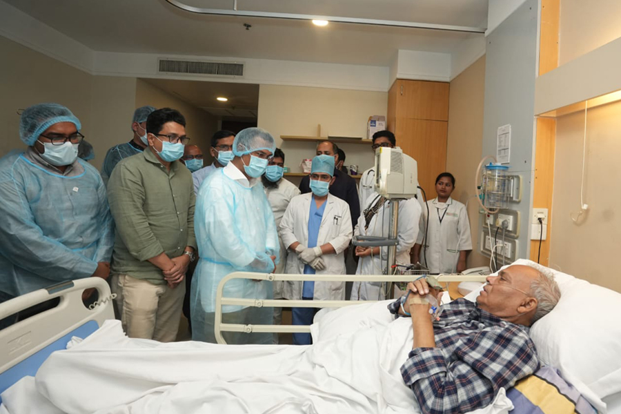 হাসপাতালে রিজভী, দেখতে গেলেন তারেক রহমান