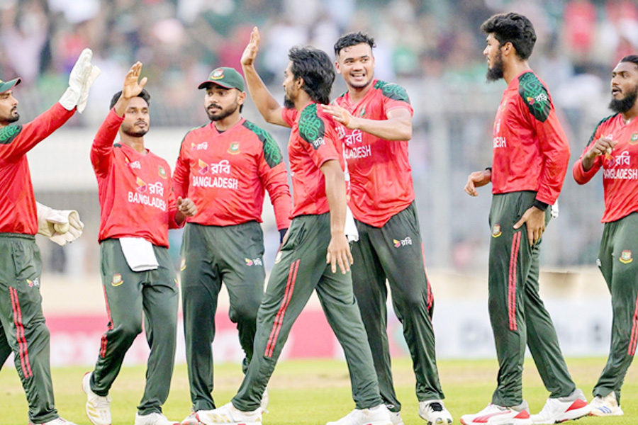 হোয়াইটওয়াশ এড়ানোর লড়াইয়ে বাংলাদেশ