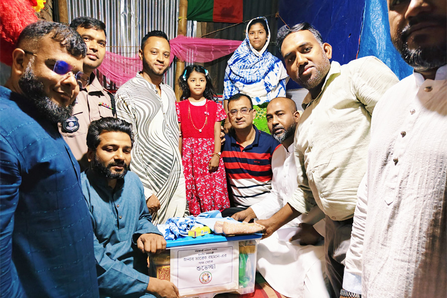 চা বিক্রেতা নানী-নাতনী’র কাছে ‘ঈদ উপহার’ পাঠালেন