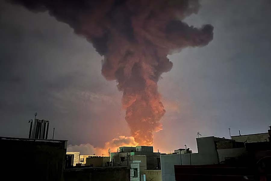 তেহরানের জ্বালানি স্থাপনায় হামলা, ভয়াবহ আগুন