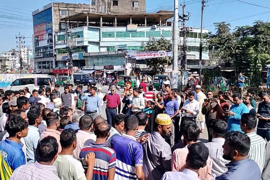 চট্টগ্রাম বন্দরের ইজারা চুক্তি বাতিলের দাবিতে স্কপের প্রতীকী অবরোধ
