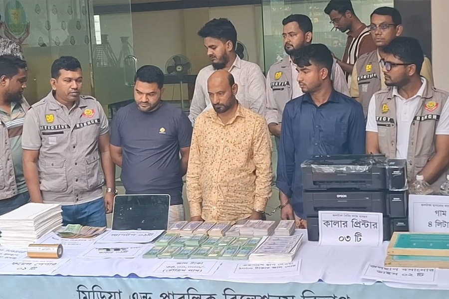 ৩৪ লাখ টাকার জাল নোটসহ গ্রেপ্তার ৩