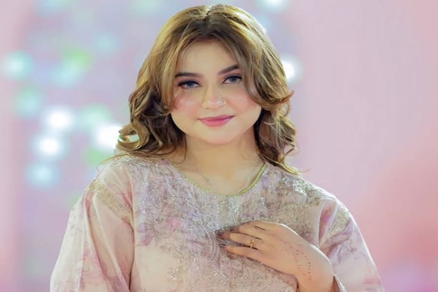 পোশাক বিতর্কে পাকিস্তান ছাড়লেন টিকটকার সামিয়া হিজাব