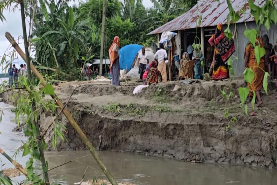 তিস্তার ভাঙনে কুড়িগ্রামের রাজারহাটে বিলীন হচ্ছে বসতভিটা ও আবাদি জমি। ছবি: সংগৃহীত