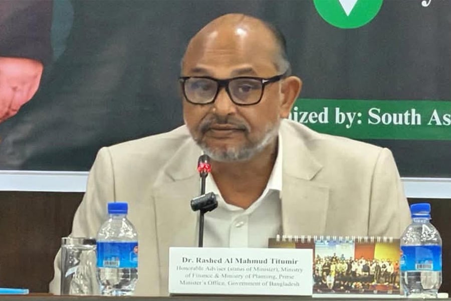 নর্থ সাউথ বিশ্ববিদ্যালয়ে বাংলাদেশ-চীন সম্পর্কবিষয়ক এক সেমিনারে প্রধান অতিথির বক্তব্য দেন মাহমুদ তিতুমীর। ছবি: ভিওডি বাংলা