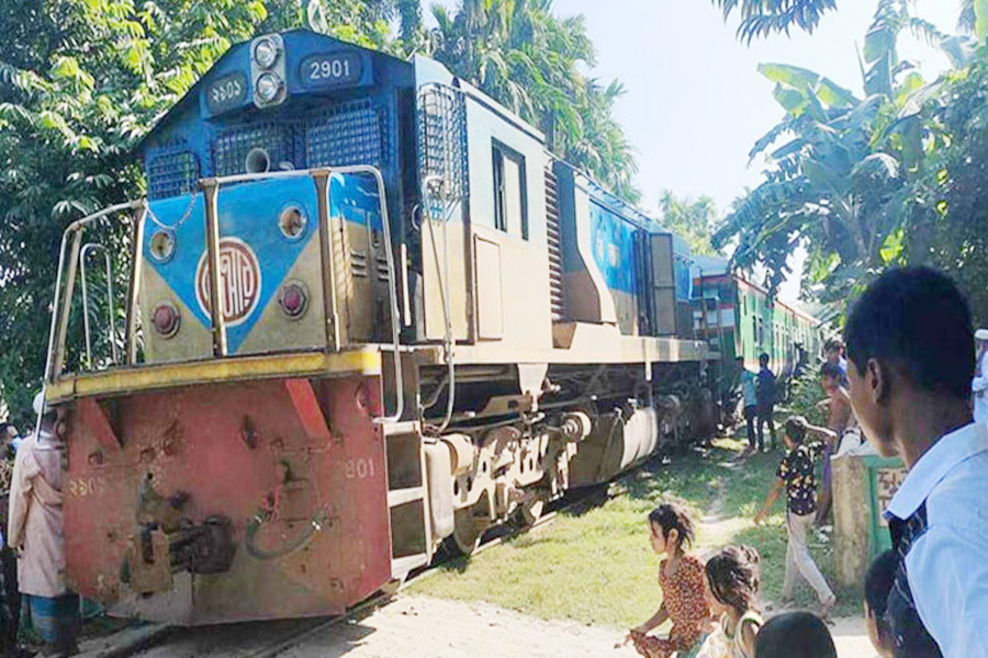 ঢাকা-ময়মনসিংহ রেলপথে শিক্ষার্থীদের বিক্ষোভ
