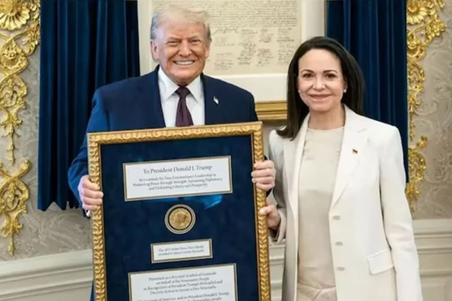 ট্রাম্পকে নিজের নোবেল শান্তি পুরস্কারের পদক উপহার দিলেন মাচাদো