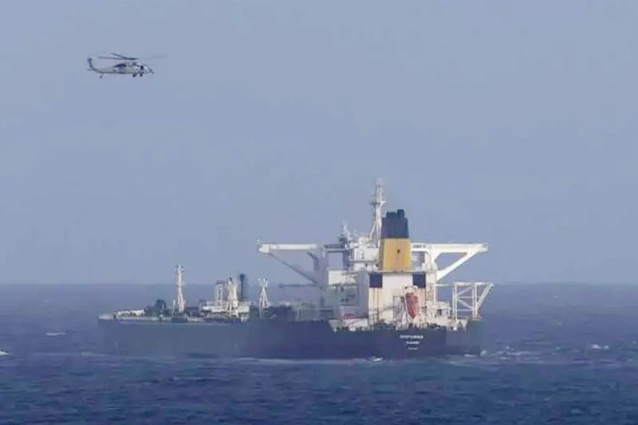 ভেনেজুয়েলা উপকূলের তেল ট্যাংকার ধরার চেষ্টা