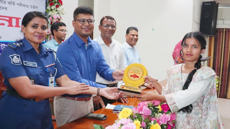 চাটমোহরে কৃতি শিক্ষার্থী সংবর্ধনা