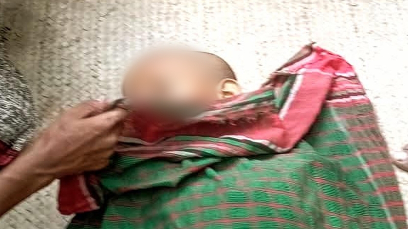 বাবার ঘোড়ার গাড়ির চাকায় প্রাণ গেল ছেলের