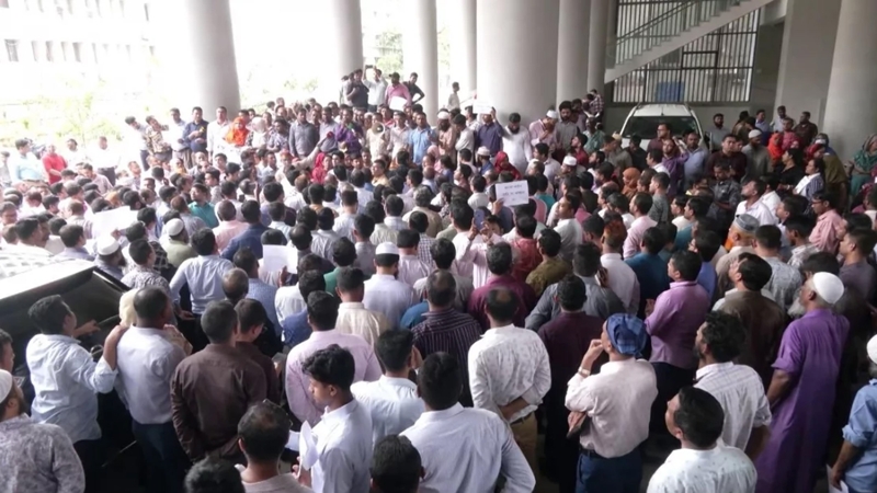সচিবালয়ে আজও কর্মচারীদের বিক্ষোভ