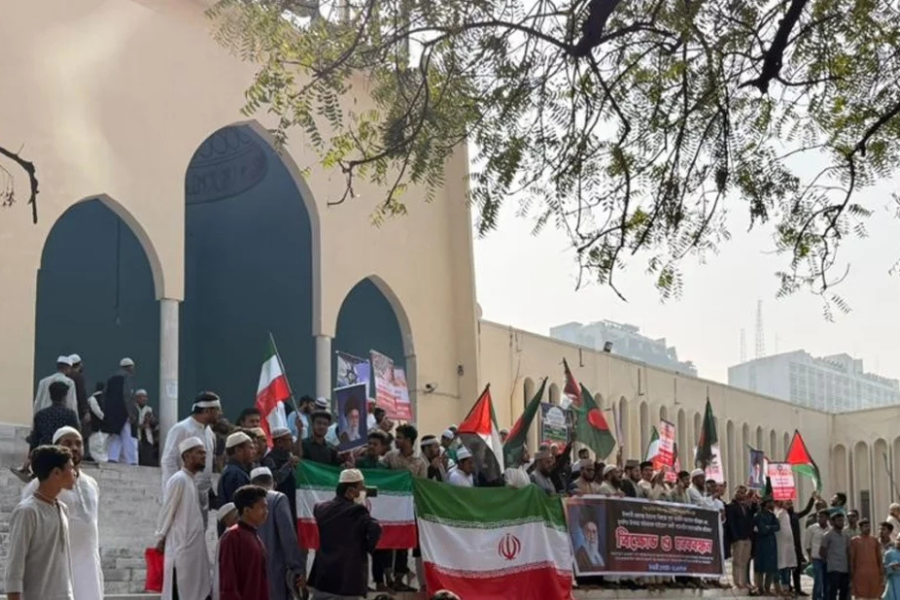 ইরানের বিরুদ্ধে আমেরিকার হুমকি: রাজধানীতে বিক্ষোভ