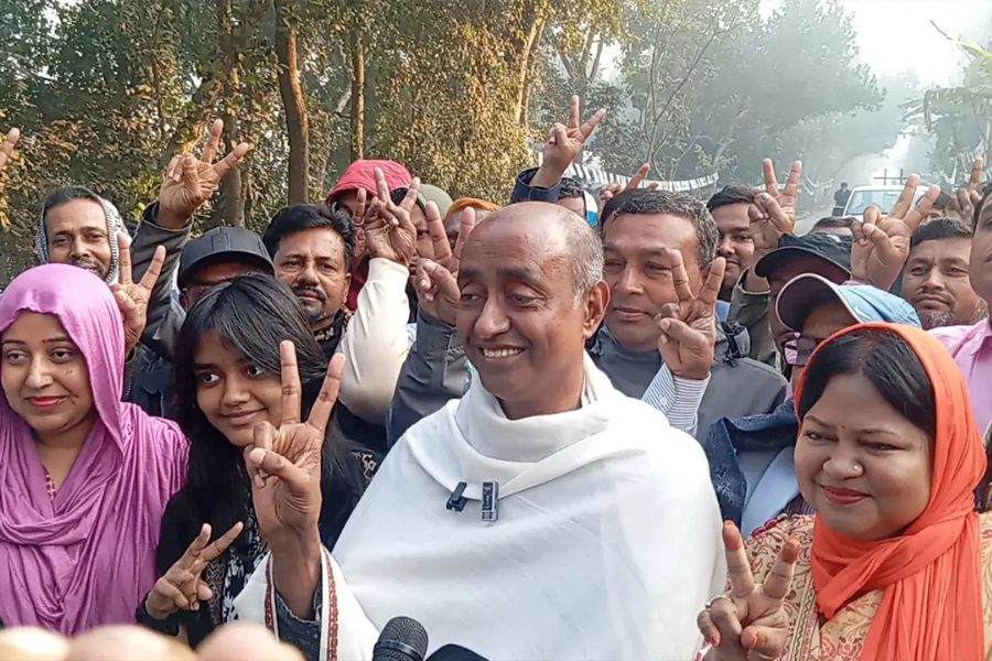 ভোট দিলেন সাবেক অ্যাটর্নি জেনারেল মো. আসাদুজ্জামান