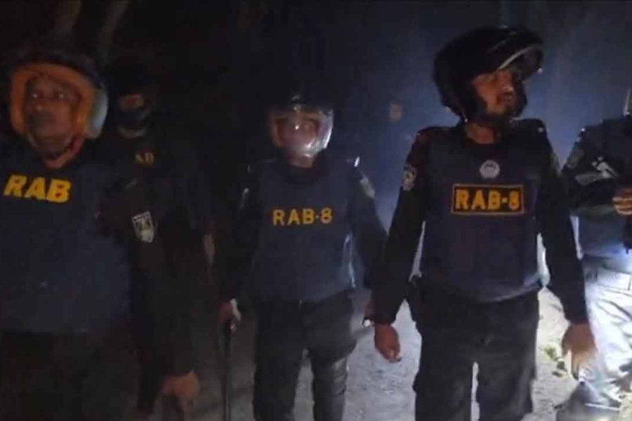 মাদারীপুরে ২ ঘণ্টা রক্তক্ষয়ী সংঘর্ষ, ককটেল বিস্ফোরণ