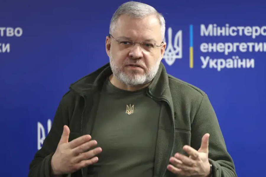 দেশ ছেড়ে পালানোর সময় ইউক্রেনের সাবেক জ্বালানিমন্ত্রী গ্রেপ্তার