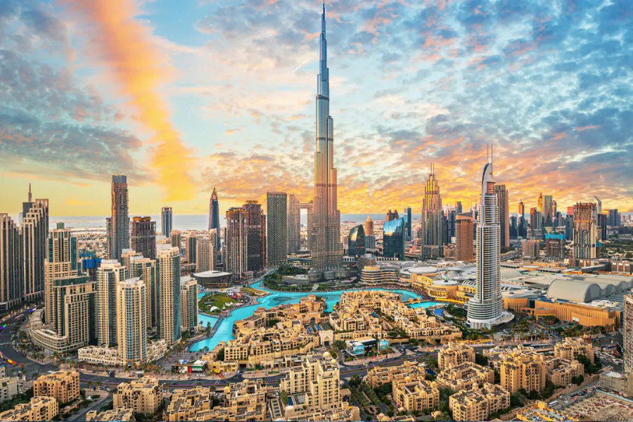 দুবাইয়ে বিকট বিস্ফোরণের শব্দ, আগুন-ধোঁয়ায় আতঙ্ক