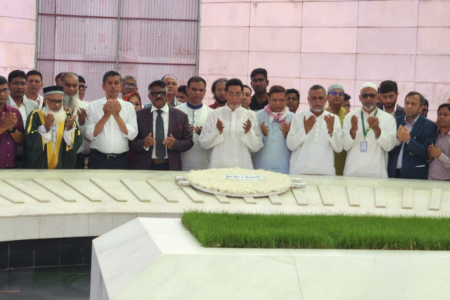 জিয়াউর রহমান ও খালেদা জিয়ার সমাধিতে চিফ হুইপসহ হুইপদের শ্রদ্ধা