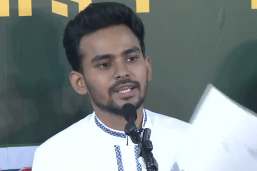 আসিফ মাহমুদের স্ত্রীর অ্যাকাউন্টে ৬১৩ টাকা