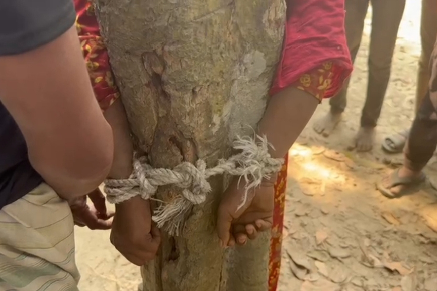 হাত-পা বেঁধে শিকল পরিয়ে নির্যাতন, ভিডিও ভাইরাল