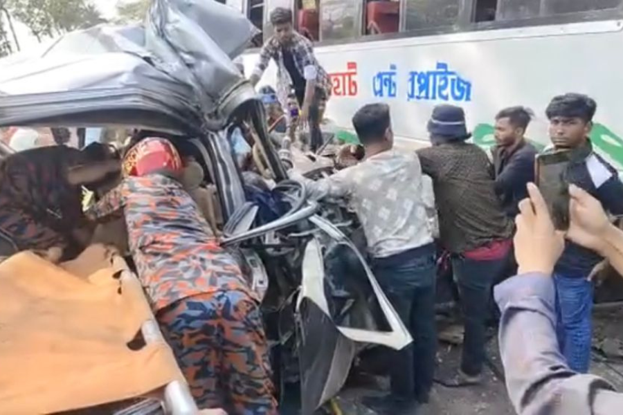 বরিশালে বাস-মাইক্রোবাসের সংঘর্ষে নিহত ২