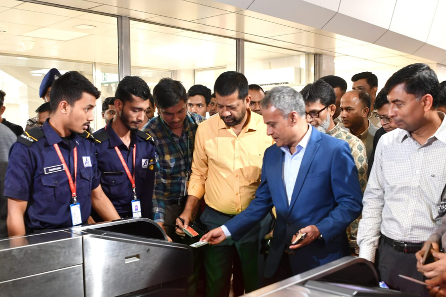 মেট্রোরেল পরিদর্শনে সেতুমন্ত্রী, ভবিষ্যতে মনোরেল চালুর ইঙ্গিত