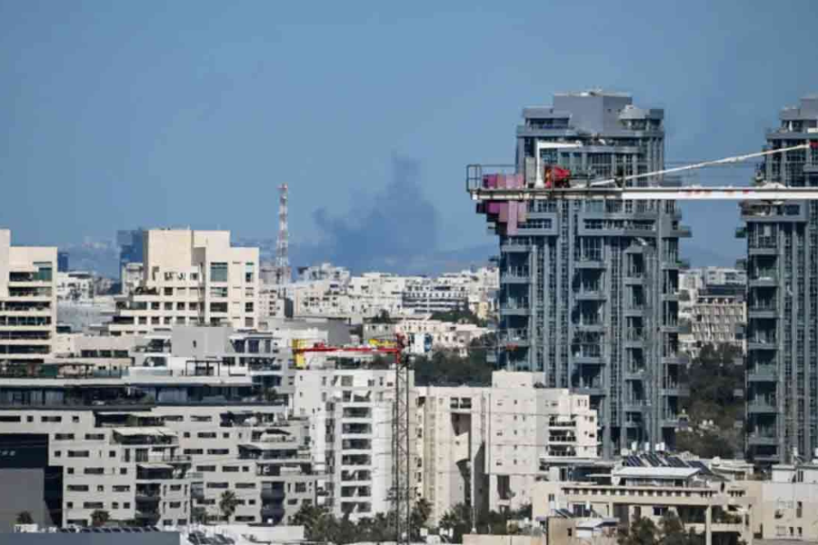 ইরানের হামলায় তেল আবিবে ভয়াবহ বিস্ফোরণ