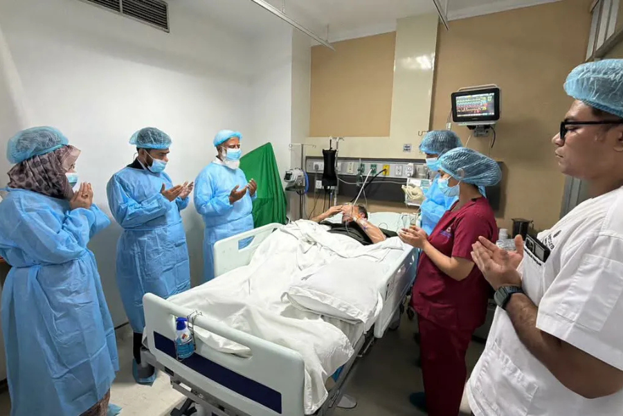 হাসপাতালে চিকিৎসাধীন মির্জা আব্বাসকে দেখতে গেলেন জামায়াত আমির