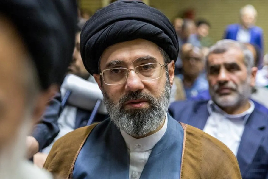 ইরানের নতুন সর্বোচ্চ নেতাকে নিয়ে ব্রিটিশ সংবাদমাধ্যমের চাঞ্চল্যকর তথ্য