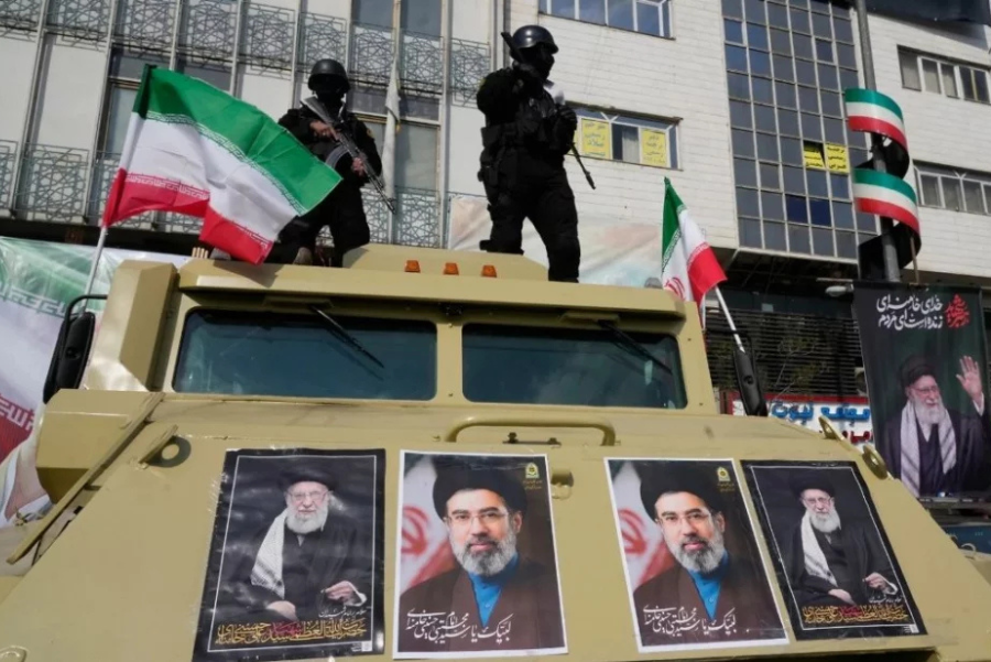 মধ্যপ্রাচ্যে হোটেল-বাসাবাড়িতে আশ্রয় মার্কিন সেনাদের, খুঁজছে ইরান