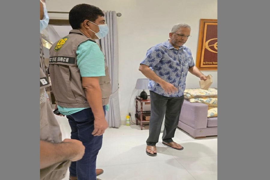 মামুন খালেদকে ৫ দিন হেফাজতে পেয়েছে ডিবি, চলবে জিজ্ঞাসাবাদ