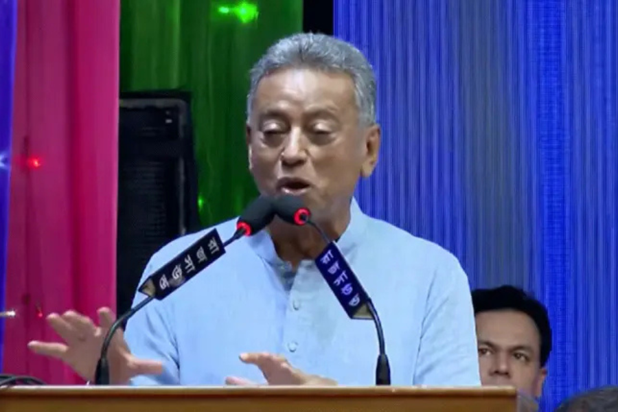 কালোবাজারিরা তেল নিয়ে সরকারের ভাবমূর্তি ক্ষতির চেষ্টা করছে: অর্থমন্ত্রী