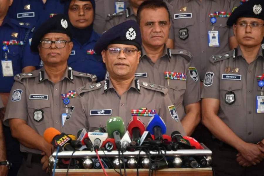 তরুণরা তুচ্ছ কারণে রাস্তায় নেমে অবরোধ সৃষ্টি করছে, এটা ঠিক নয়: আইজিপি