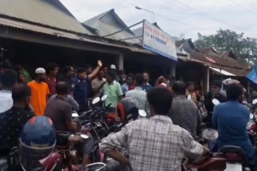 ৮০০ লিটার পেট্রল নিলামে বিক্রি