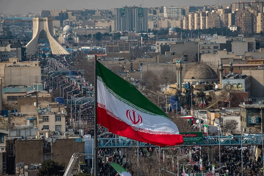 ট্রাম্পের হুমকি উপেক্ষা করে ইরানজুড়ে মানব ঢাল