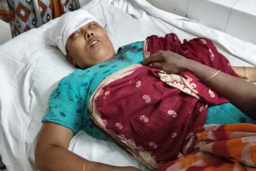 শিবালয়ে প্রতিপক্ষের হামলায় দুই নারীসহ আহত ৩