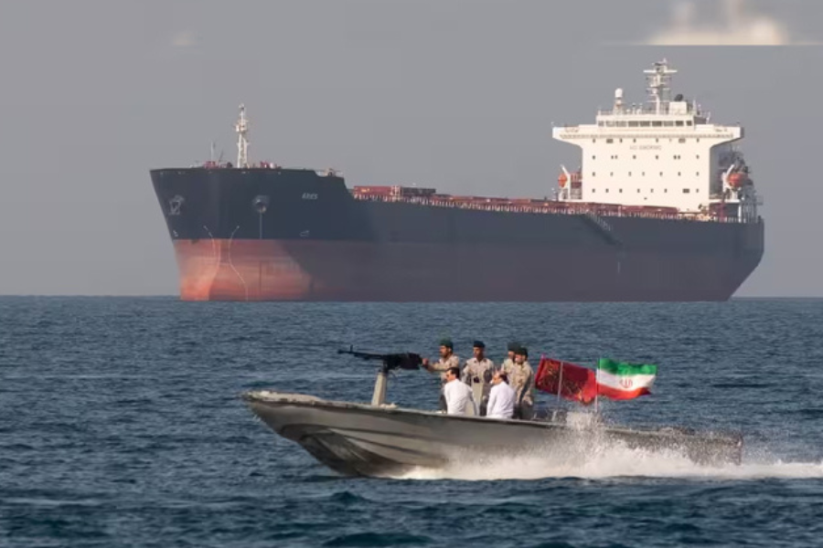 হরমুজ দিয়ে চলাচলে টোল দিতে হবে রিয়ালে: ইরান