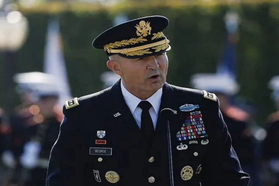 যুক্তরাষ্ট্রের সেনাপ্রধানকে বরখাস্ত