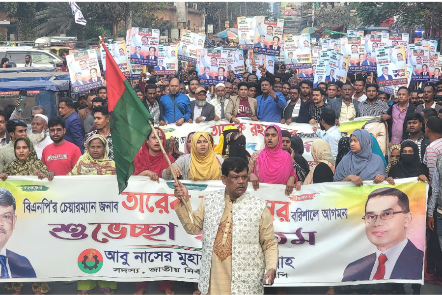 তারেক রহমানের বরিশাল আগমনকে স্বাগত জানিয়ে রহমাতুল্লাহর নেতৃত্বে বর্ণাঢ্য র‍্যালি