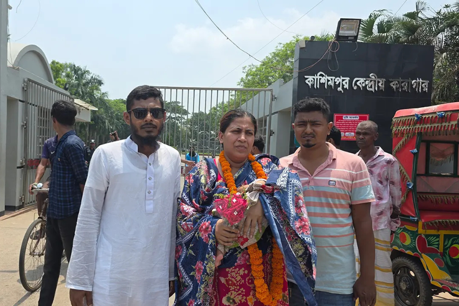 সন্তানসহ মুক্তি পেলেন সেই যুব মহিলা লীগ নেত্রী