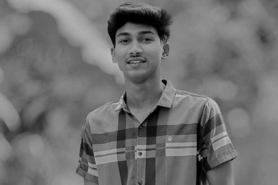 পেট্রোল আনতে গিয়ে প্রাণ গেল কলেজ শিক্ষার্থীর