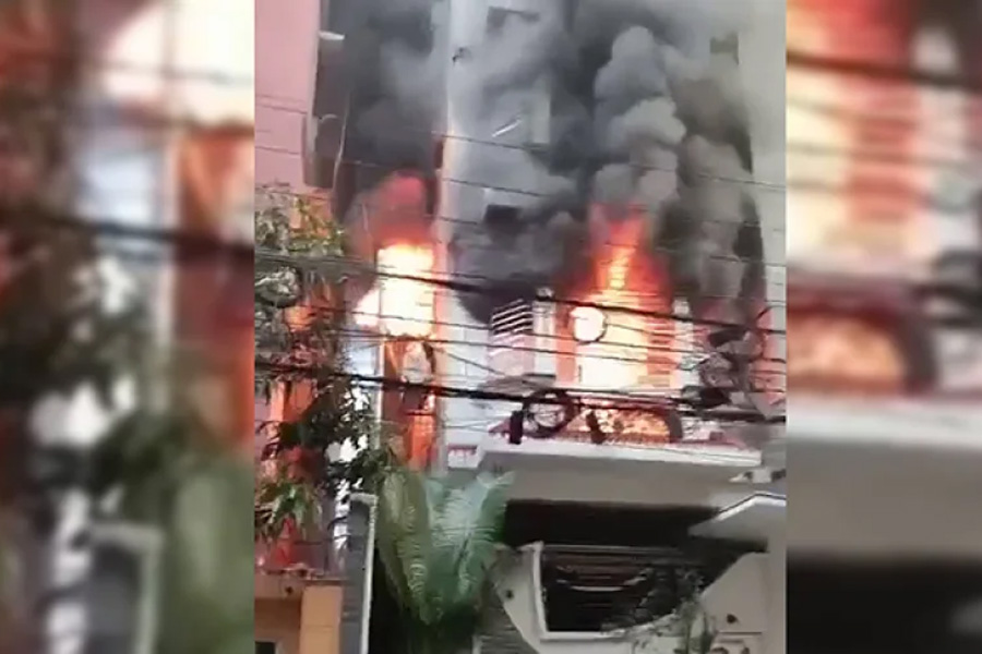 উত্তরায় আবাসিক ভবনে অগ্নিকাণ্ড, মৃত্যু ৩