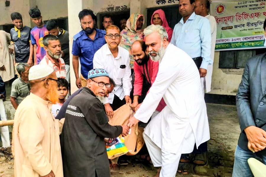 বোনারপাড়া ইউনিয়নে ভিজিএফের চাল বিতরণ