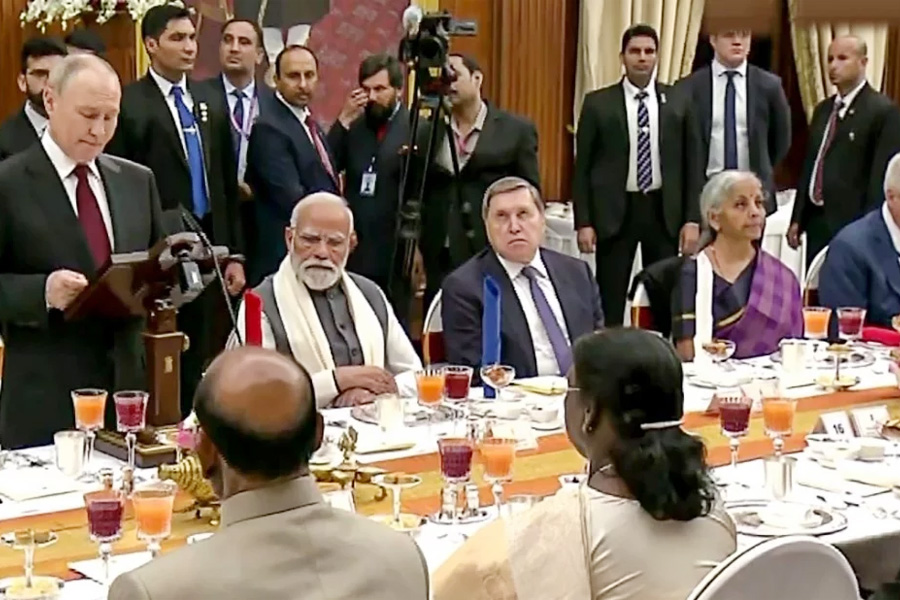 ভারতে পরিবেশিত হলো নিরামিষ মেন্যু