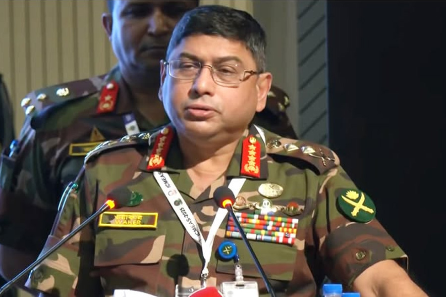 নির্বাচনে সরকারের সহযোগিতার আশ্বস্ত সেনাপ্রধানের