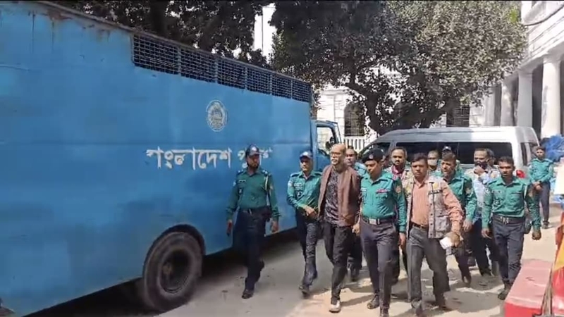 কাঠগড়ায় পুরোটা সময় নিশ্চুপ ছিলেন আতিকুল