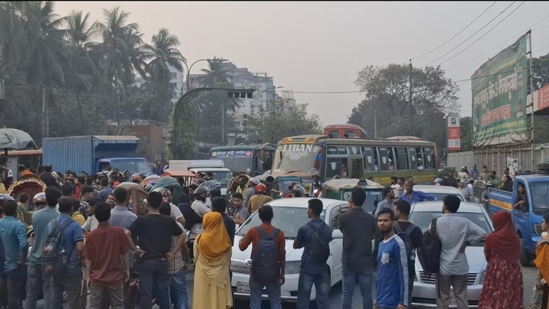 নিয়োগ পরীক্ষায় কেন্দ্রে পৌছায়নি প্রশ্নপত্র