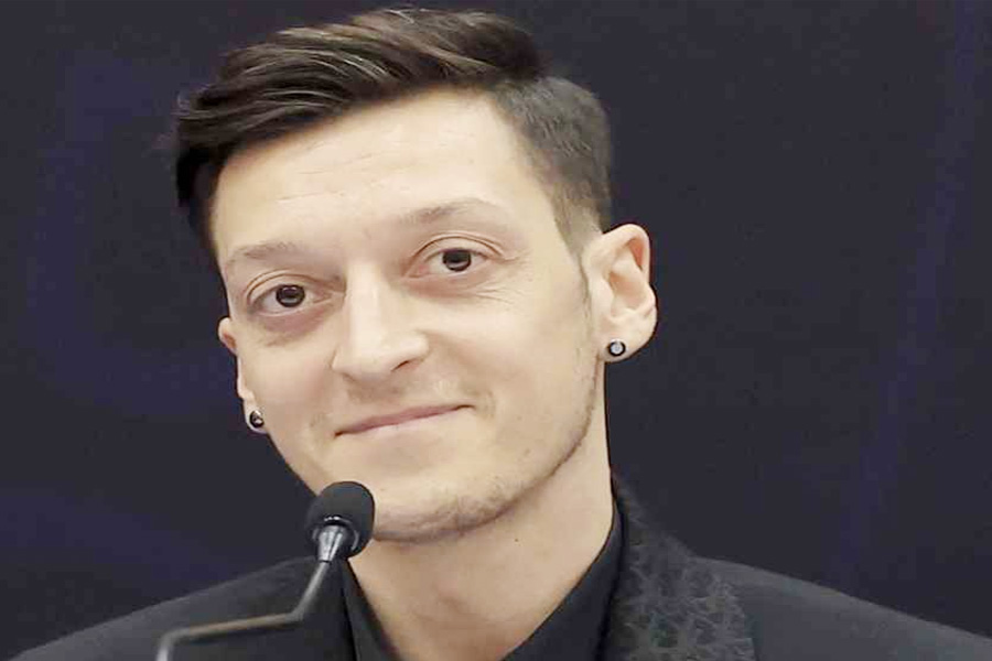 মেসুত ওজিল এখন ঢাকায়