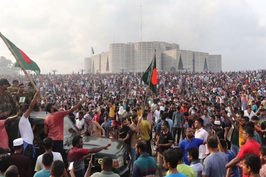 তারুণ্যের নেতৃত্ব কি দেড় বছরেই হোঁচট খেলো?