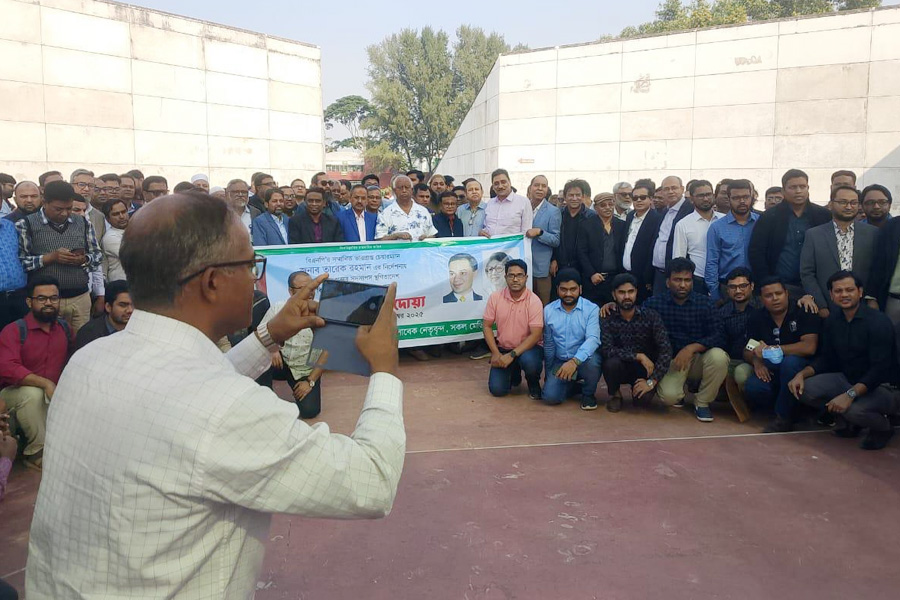 ড্যাব নেতাদের উদ্যোগে জিয়াউর রহমানের সমাধিতে শ্রদ্ধা